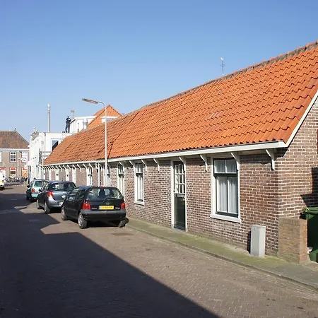 Hoogland Aan Zee בית הארחה
